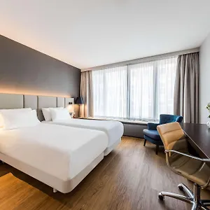 Otel Nh Caransa ****