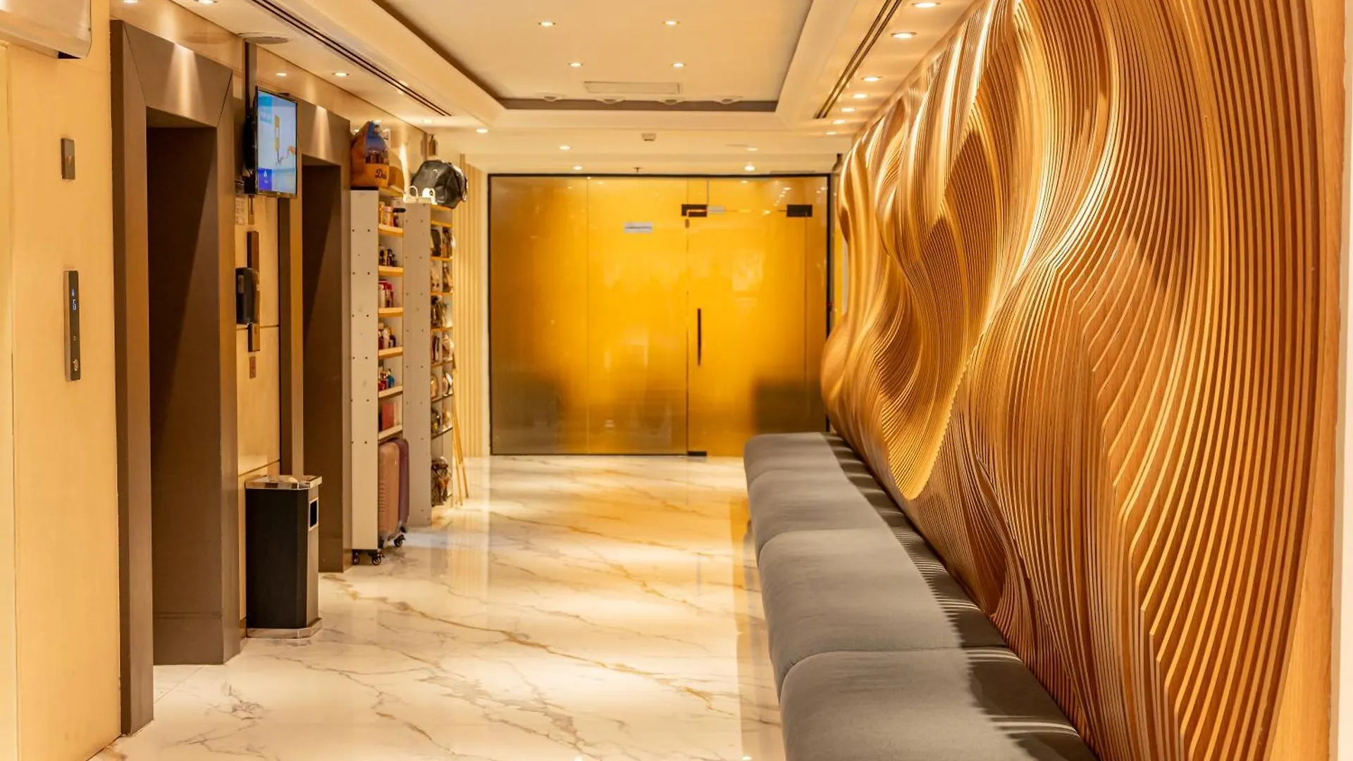 ****  Majestic City Retreat Hotel Dubai United Arab Emirates